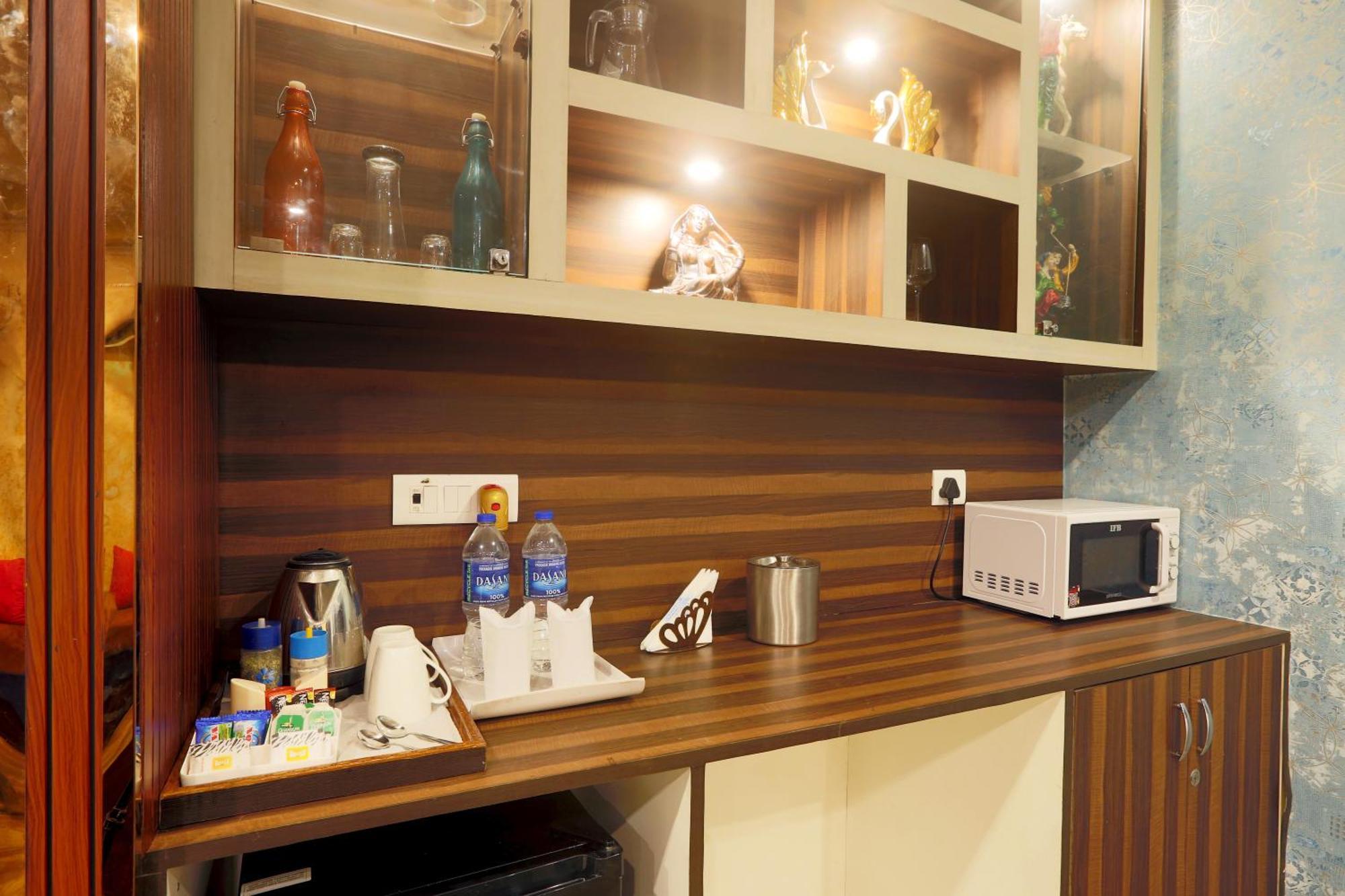 Hotel Castle Blue Near Igi Airport 3*