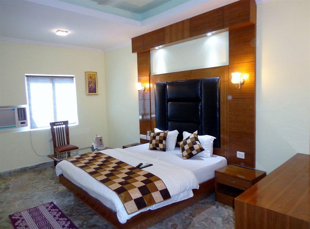 Hotel Castle Blue Near Igi Airport New Delhi