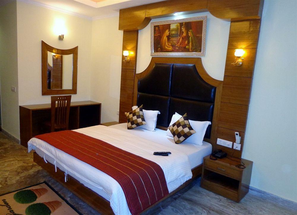 Hotel Castle Blue Near Igi Airport