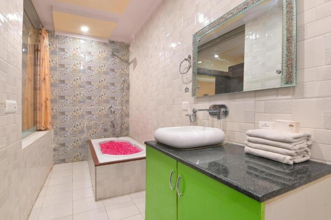 Castle Blue Near Igi Airport Hotel New Delhi