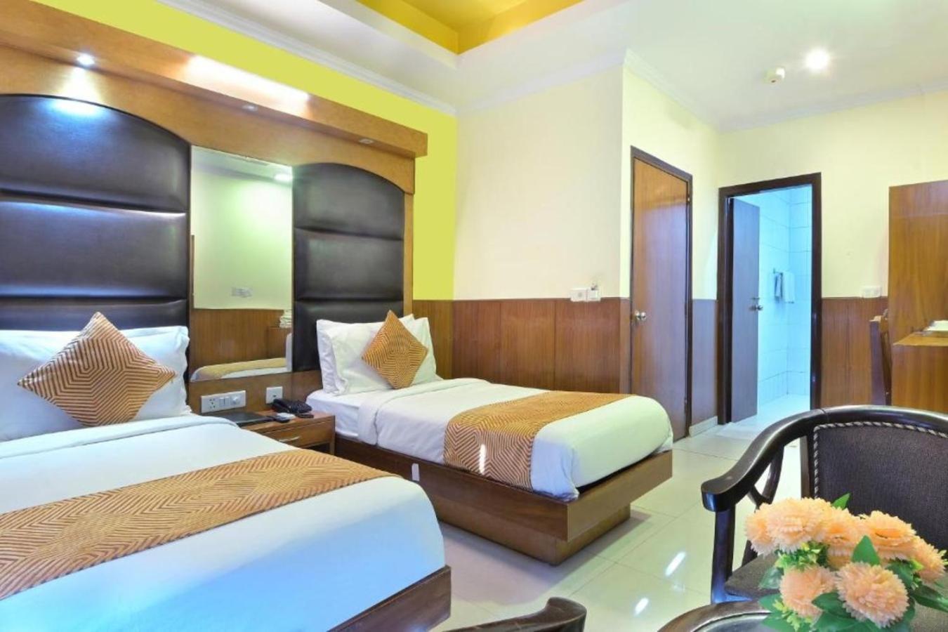 Hotel Castle Blue Near Igi Airport