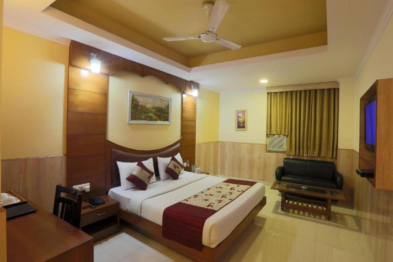 Castle Blue Near Igi Airport 3* New Delhi