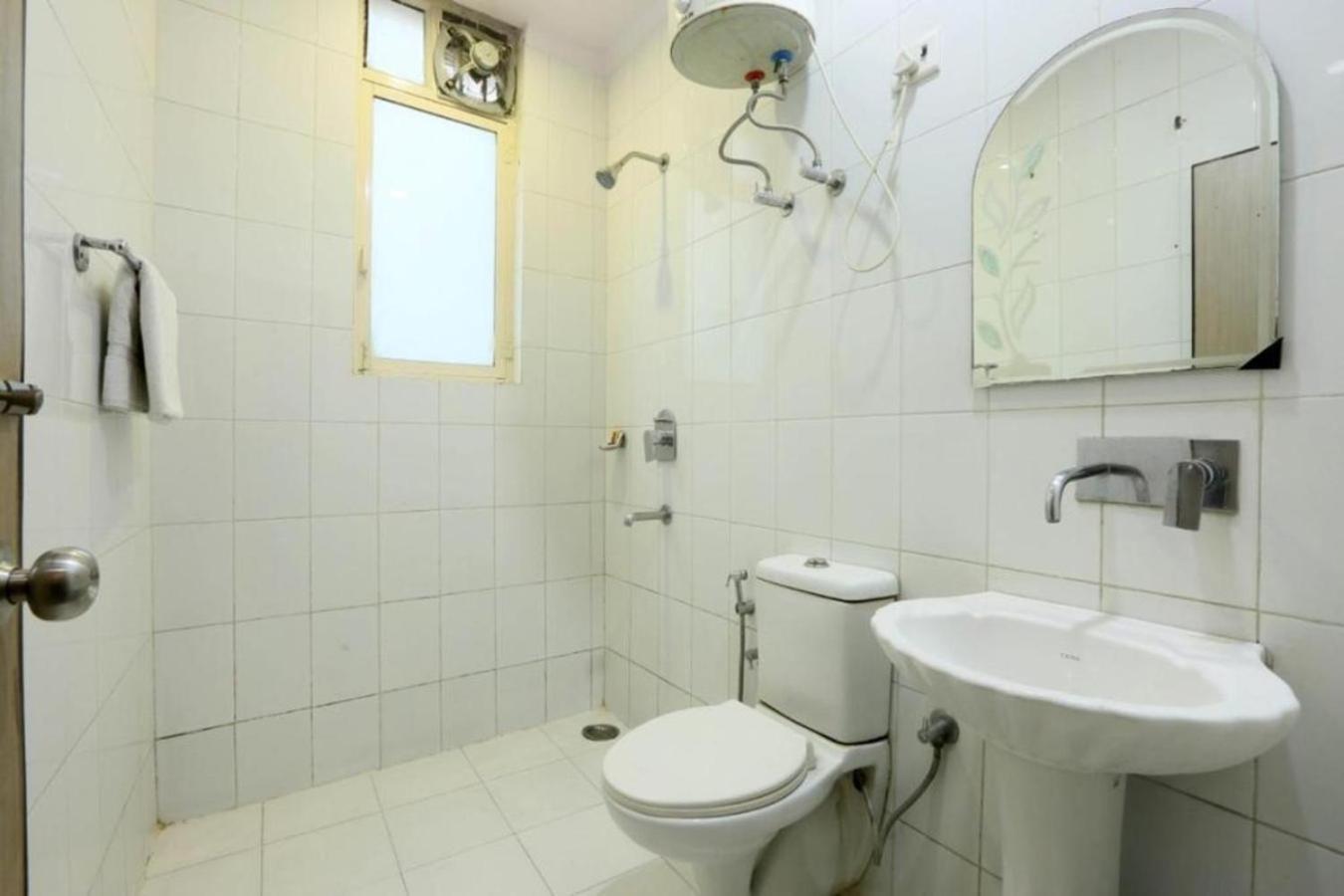 Castle Blue Near Igi Airport Hotel 3*