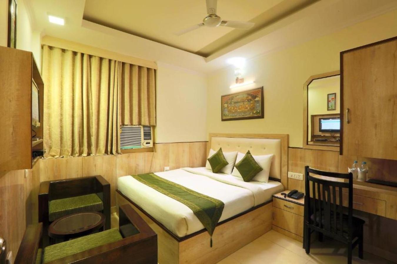 Castle Blue Near Igi Airport 3* New Delhi