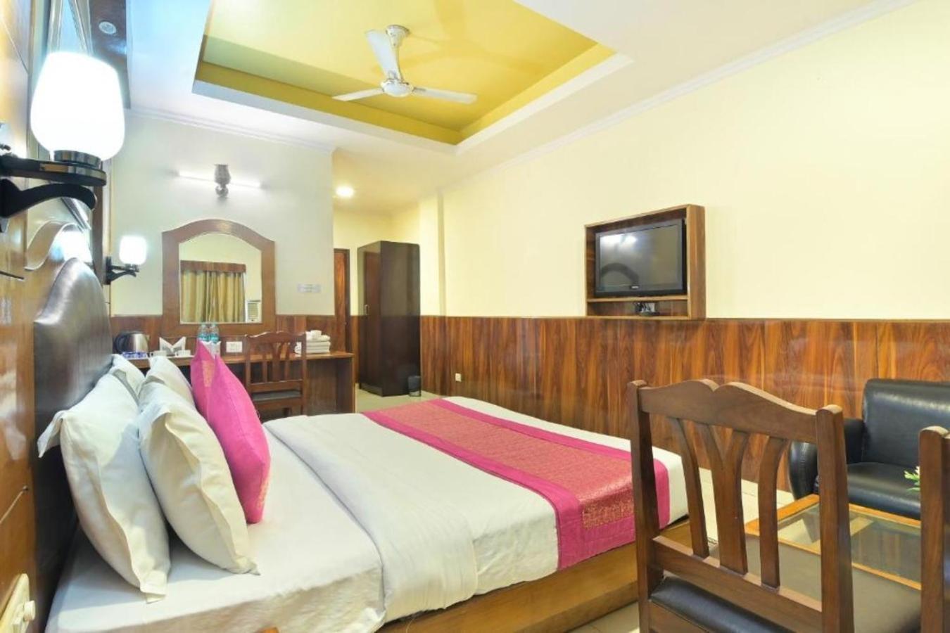 Castle Blue Near Igi Airport Hotel New Delhi