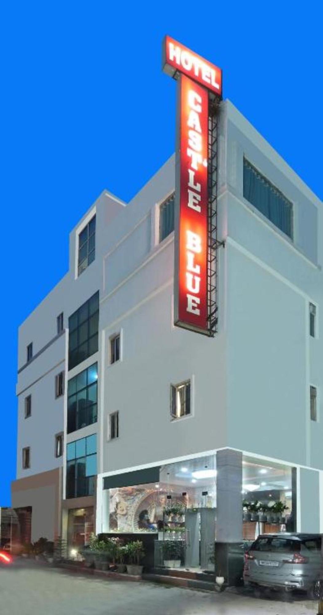 Hotel Castle Blue Near Igi Airport