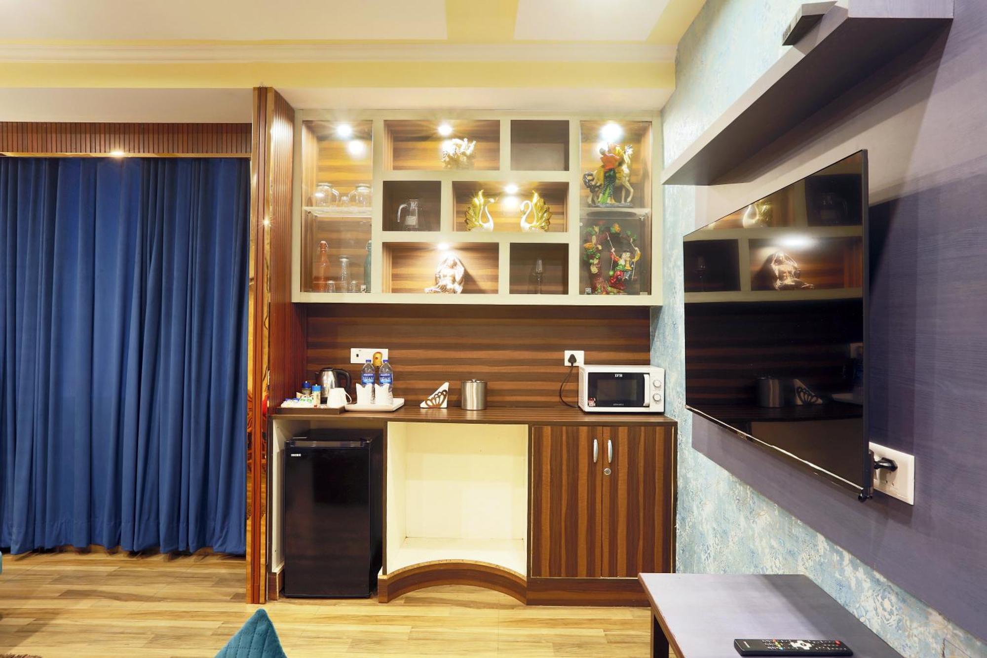 Castle Blue Near Igi Airport