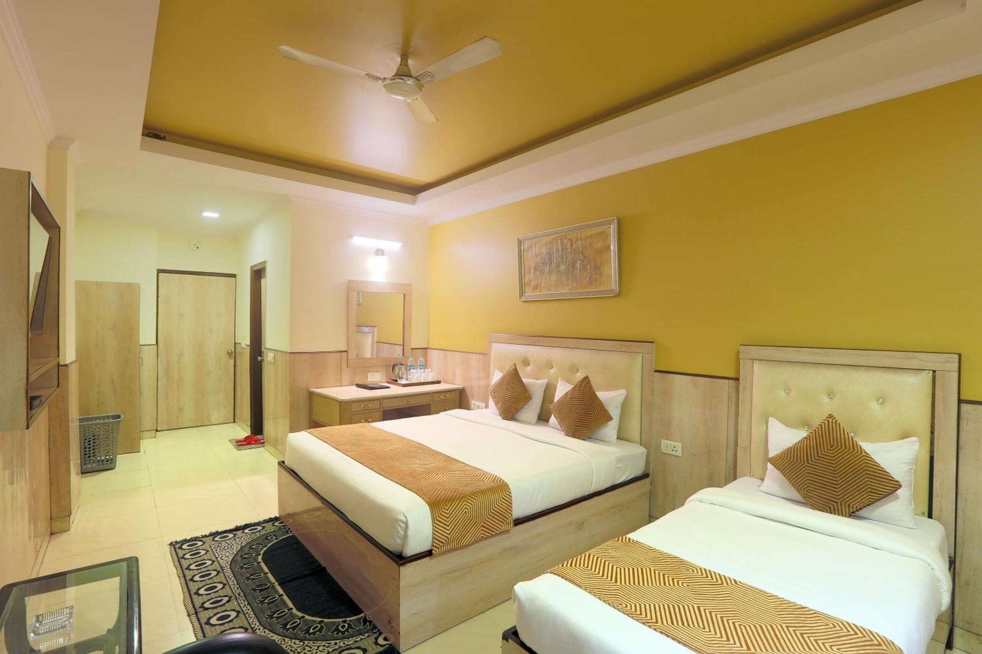 Castle Blue Near Igi Airport 3*