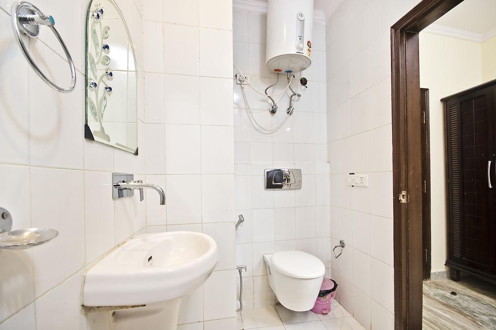 Hotel Castle Blue Near Igi Airport 3*