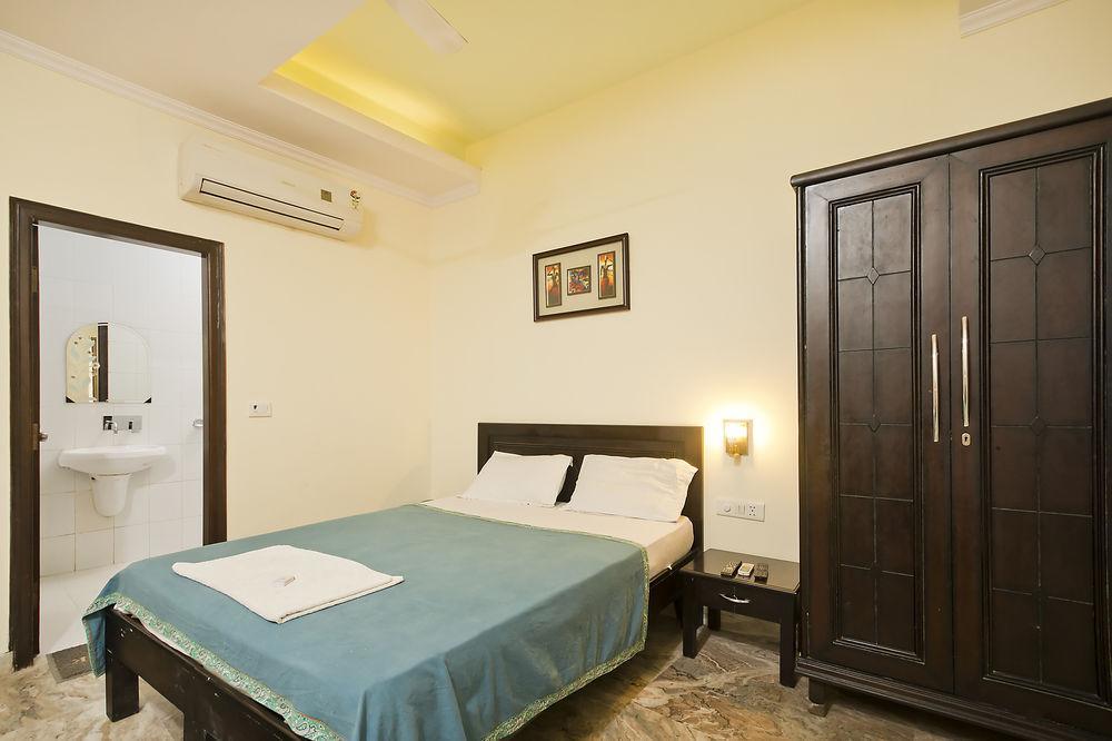 Hotel Castle Blue Near Igi Airport