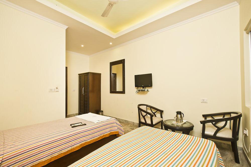Hotel Castle Blue Near Igi Airport 3*