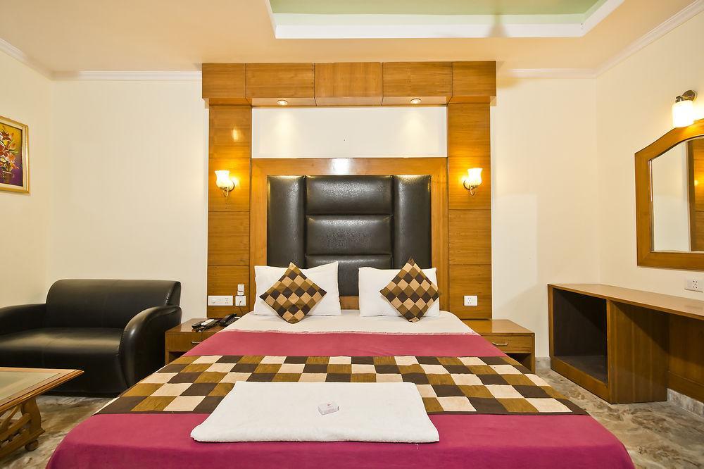Hotel Castle Blue Near Igi Airport