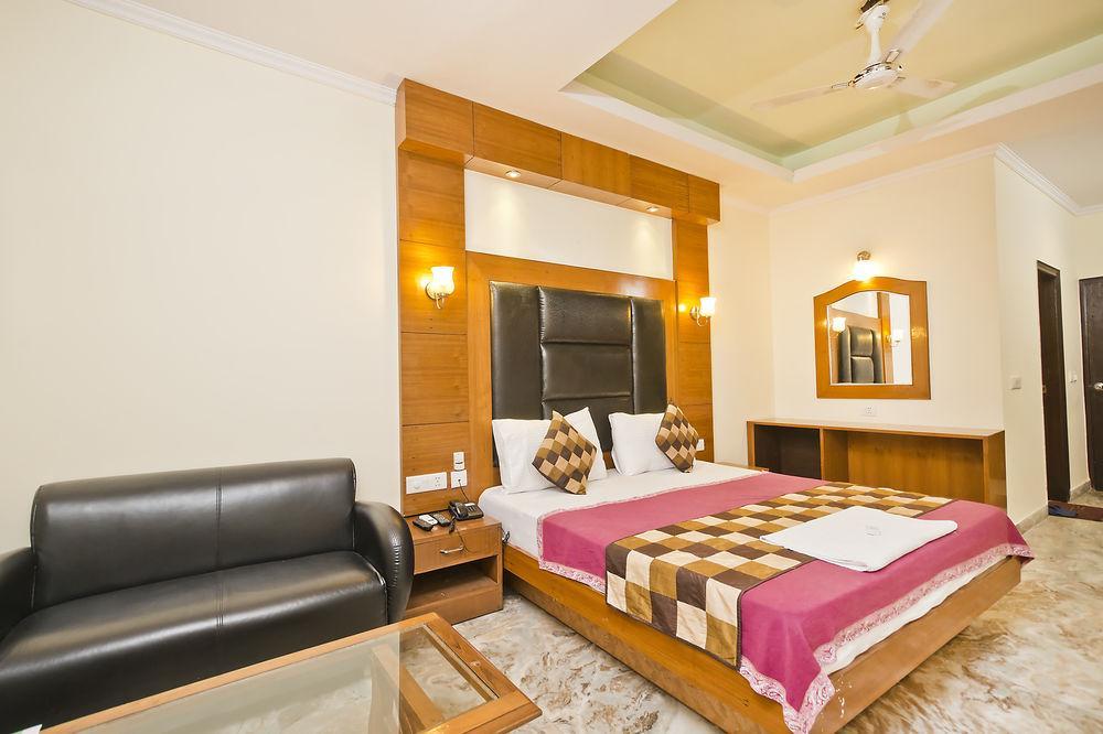 Hotel Castle Blue Near Igi Airport 3*