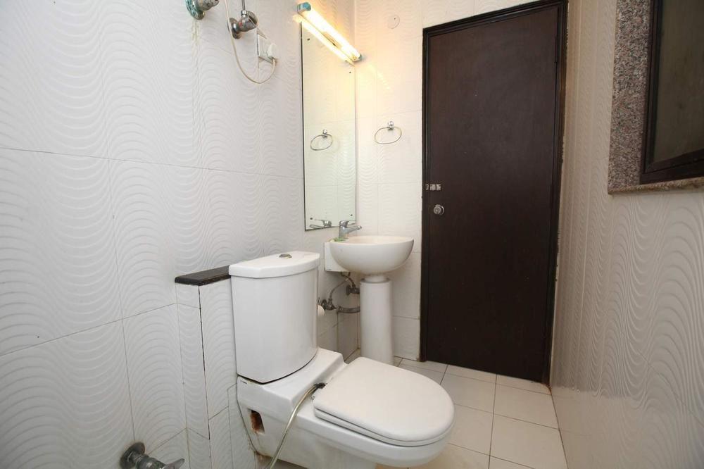 Hotel Castle Blue Near Igi Airport