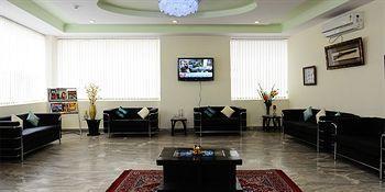 Hotel Castle Blue Near Igi Airport