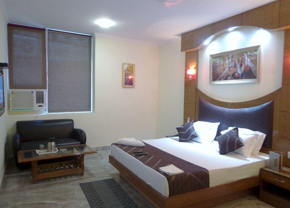 Castle Blue Near Igi Airport 3* New Delhi