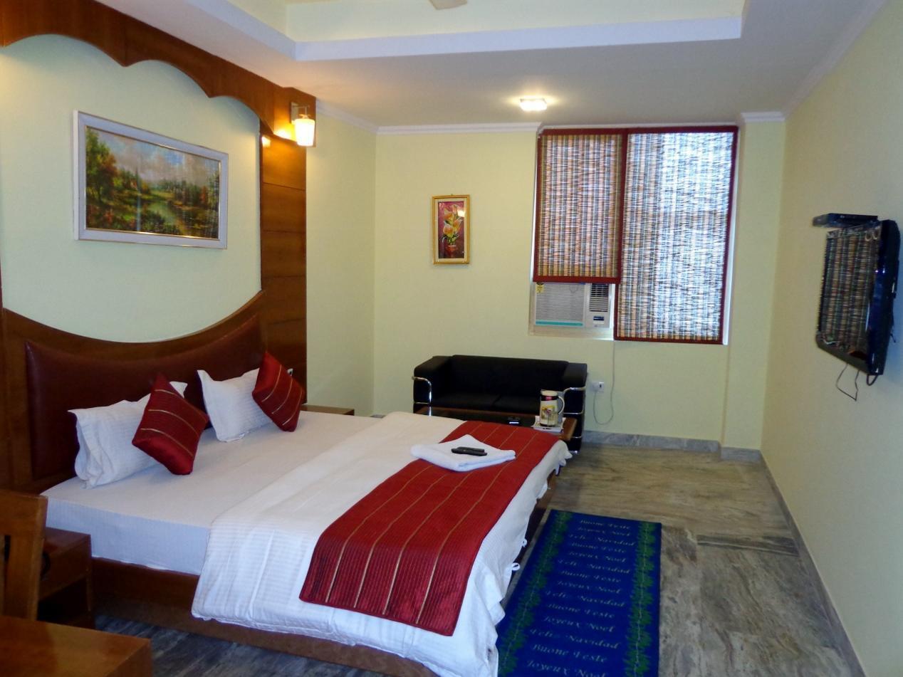 Hotel Castle Blue Near Igi Airport 3*