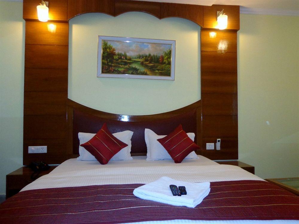 Castle Blue Near Igi Airport