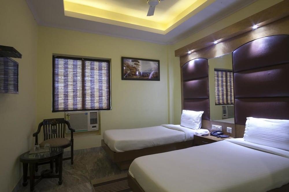 Castle Blue Near Igi Airport 3*