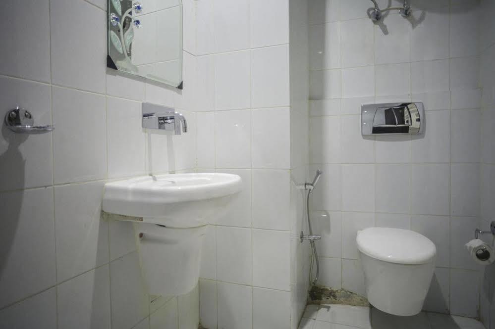 Castle Blue Near Igi Airport 3*