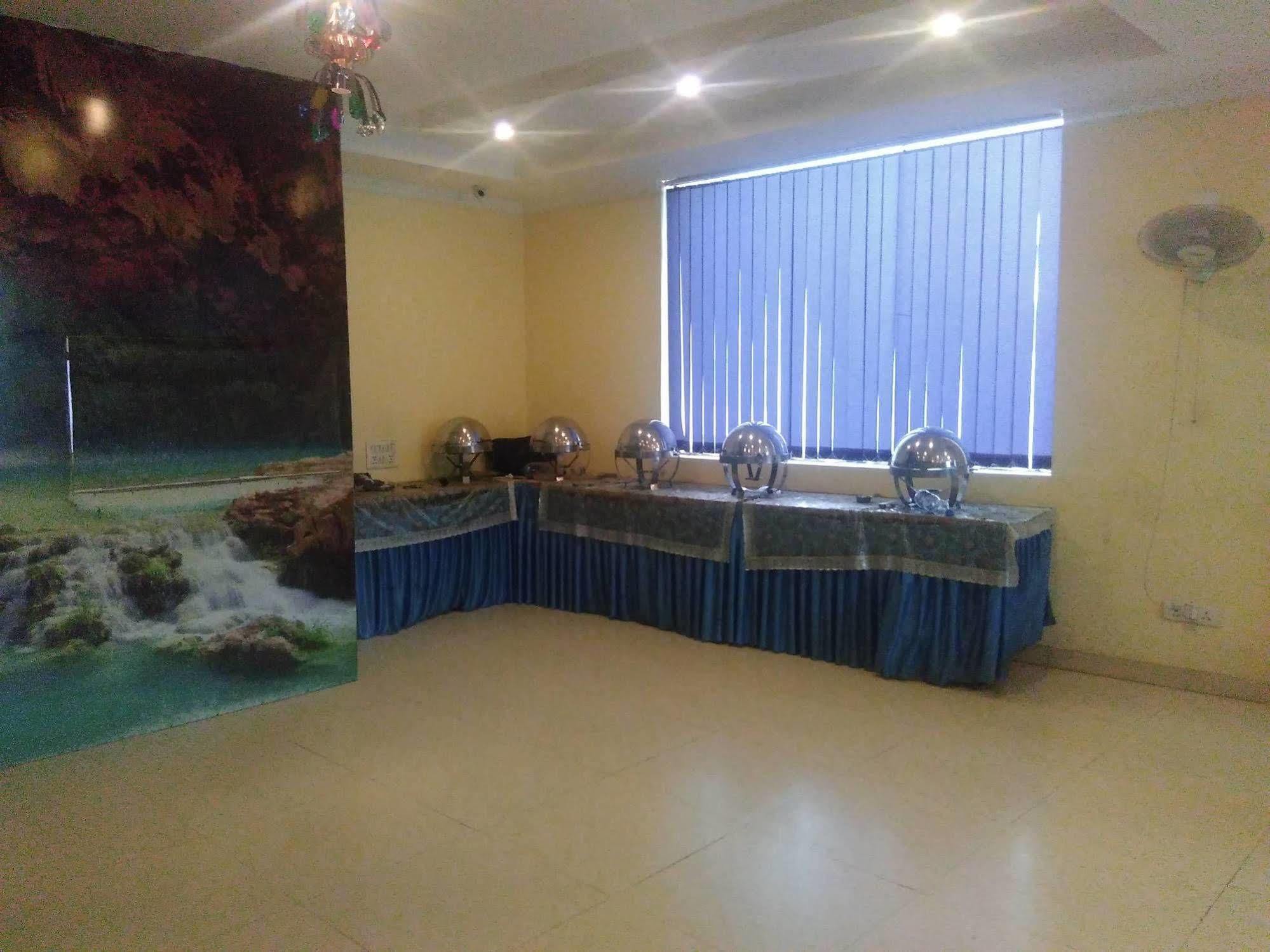 Castle Blue Near Igi Airport Hotel New Delhi