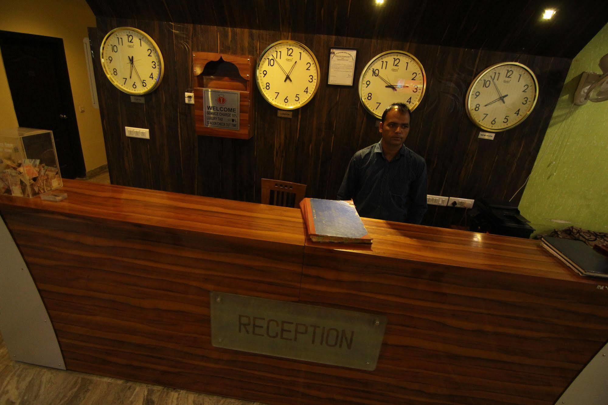Castle Blue Near Igi Airport 3*
