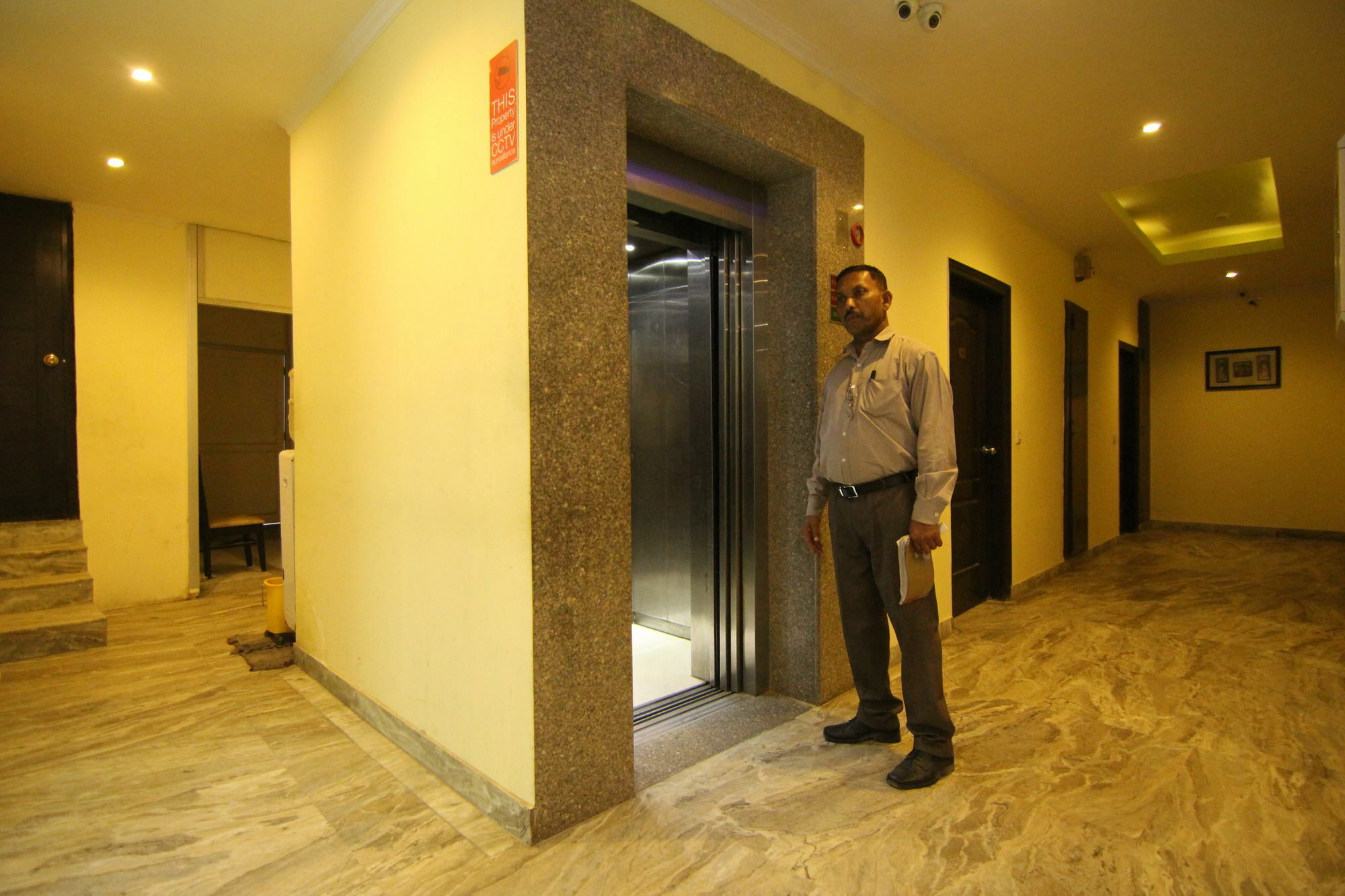 Hotel Castle Blue Near Igi Airport